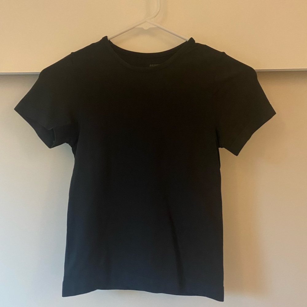 SKIMS Fits Everybody tshirt, small